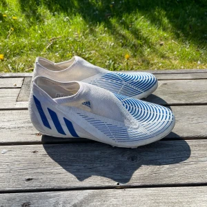 Adidas preditor fotbollsskor - Använda en säsong men blev försmå. Storlek 43