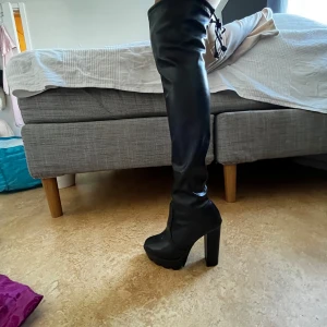 Höga skor  - Nyskick 