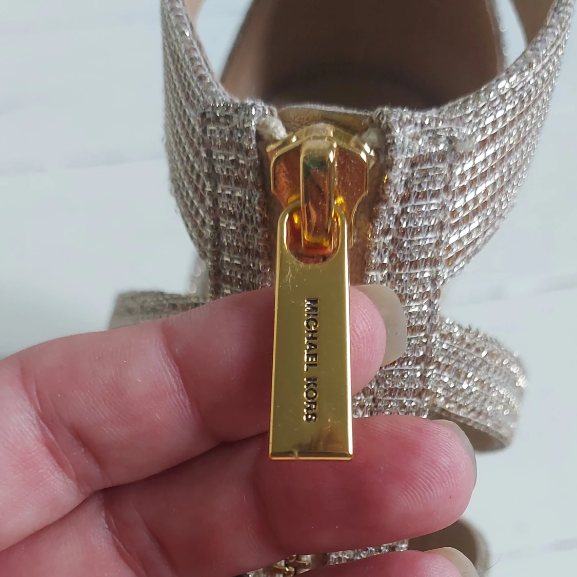 Nästan nya Michael Kors kilklack  - 91