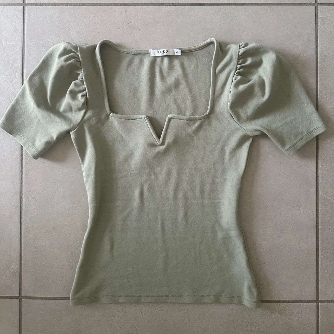 Topp med puffärm - 91