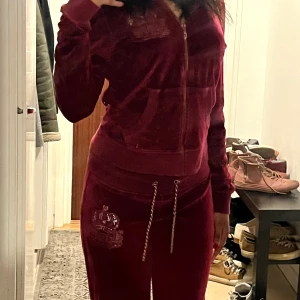 y2k tracksuit - oanvänd av mig men köpt från depop🩷 köpte för 900kr