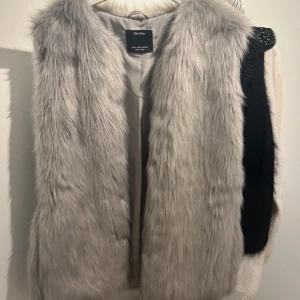 Pälsväst - Pälsväst, köpt second hand men aldrig använd❤️