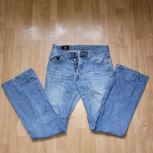 Lee jeans bootcut - Perfekta jeans. W31 L32. Sitter slimmad 