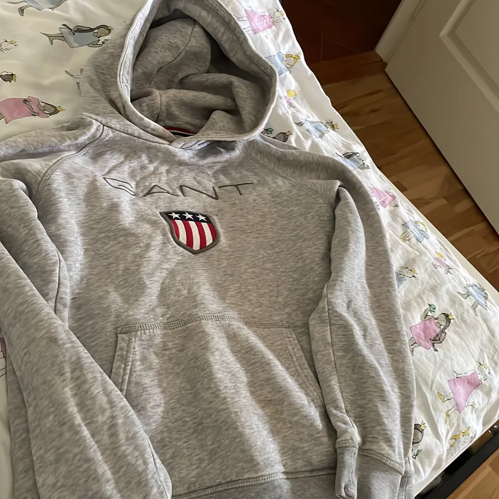 En jätte bra och skön hoodie [säljer för att samla pengar till en sak].. Hoodies.