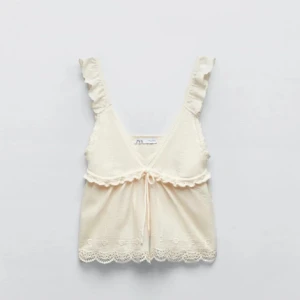 Zara topp - Fin stickad topp från zara, använd få tal gånger, skriv om du undrar något 🥰