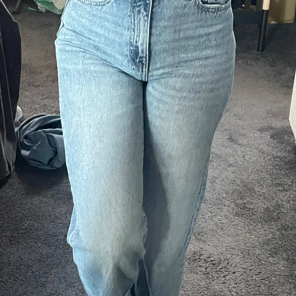 Fina wide leg jeans i bra skick . Jeans & Byxor.