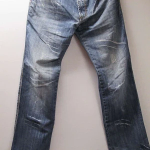 Kosmo Lupo Jeans - Kosmo Lupo Jeans - Väldigt bra Skick 450kr Storlek: W28