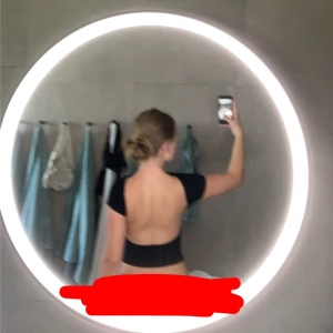 Open back shirt - Aldrig använd för jag tyckte inte jag passade i den! Öppen rygg tröja som är sjukt snygg!!