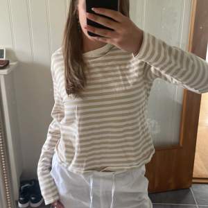 Jätteskön tunn tröja från H&M! Använd fåtal gånger, bra skick💕(Tröjan är lite croppad)