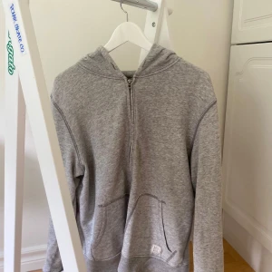 Ralph Lauren Zip - Tja! Säljer en riktigt schysst zip hoodie från Ralph Lauren - Denim & Supply | Nypris på denna ligger runt 2000 | Mitt pris 599 |