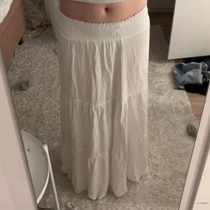 Vit långkjol  - Sååå fin! Kommer ej till användning 