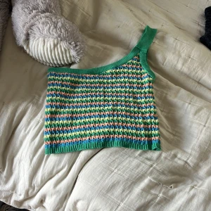 Topp - Cool och färgglad topp från Zalando Perfekt o ha över en bikini 