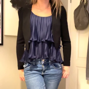 Svart kostymbolero  - En svart jacka i kostym🩷