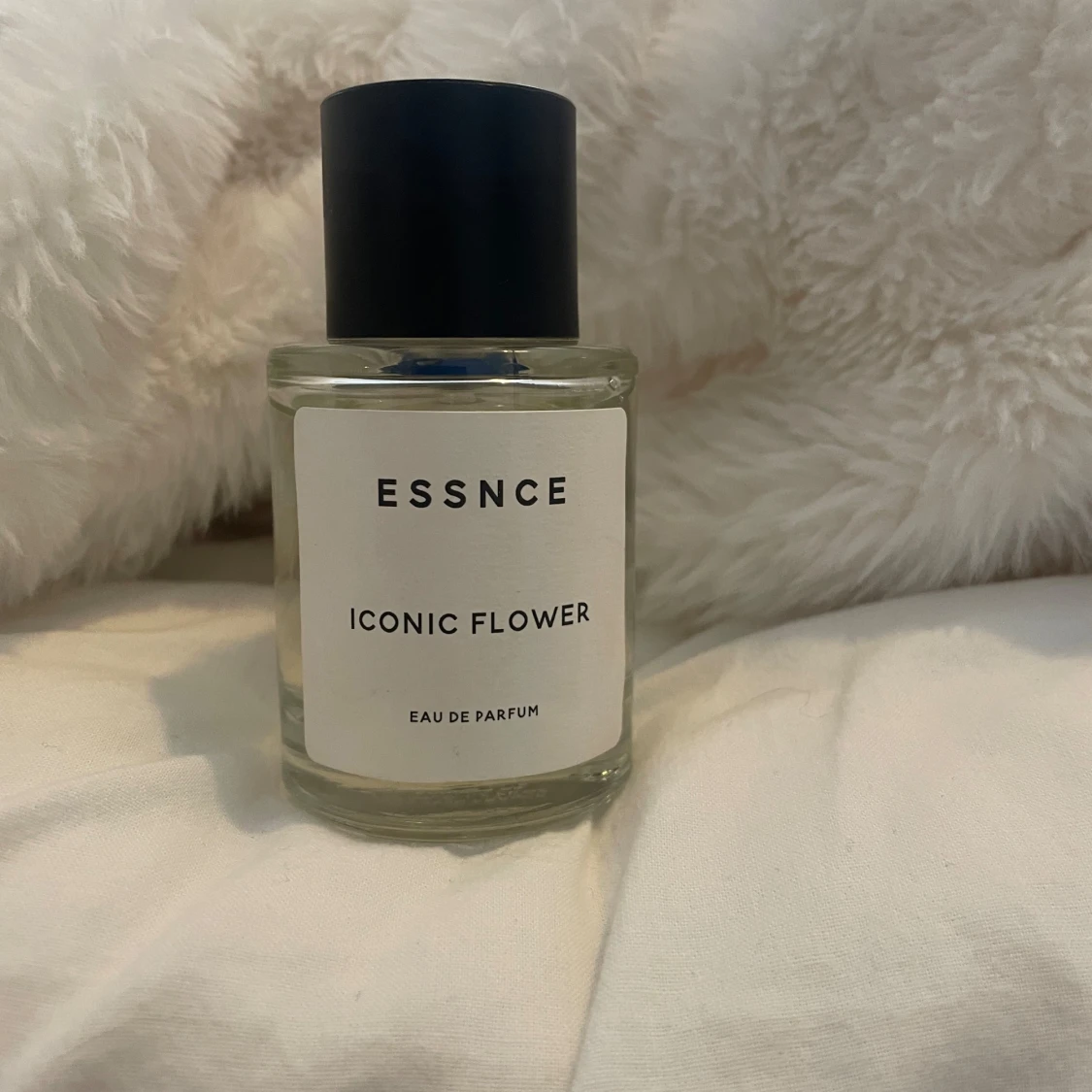 Essence Iconic Flower