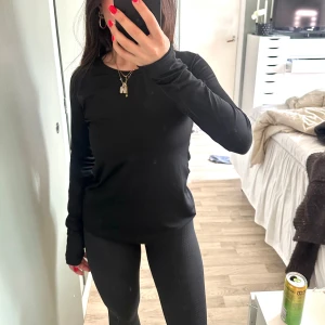 Träningströja - Använd väldigt fåtal gånger 