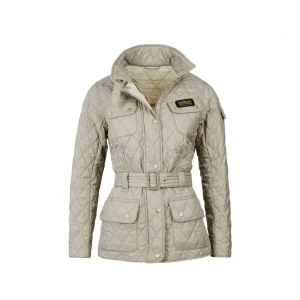Barbour jacka - Barbour jacka i beige. Jätte bra skick och jätte fin till hösten. 
