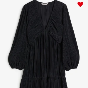 Hm klänning  - Säljer min helt oanvända klänning från hm då den inte kommer till användning 