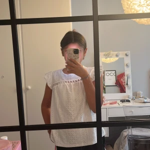 Vit tröja från shein - Jag säljer en vit tröja från shein💕👌