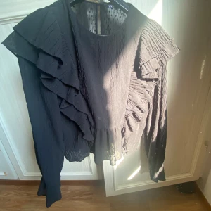 Tröja - Helt ny använd par gånger 