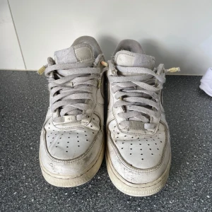 Air forces 1 - Air forces dem är ganska slitna och trasig därför pris  Tar även byten ✅