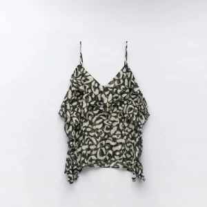 Topp - Supersnygg festtopp! Helt slutsåld på zara💗