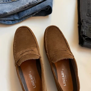 Loafers - Sjukt härliga loafers as goa att ha nu på sommaren. Size 42 i nyskick endast använda 2 gånger 