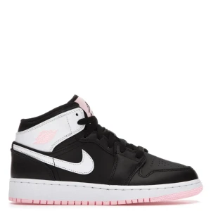 Jordan 1 - Fina Jordan 1 i rosa svart vit. Köpte dem för 2100:- men i och med att dem är lite cresade så säljer jag dem billigare. Hör av er om ni är intresserade! 💕