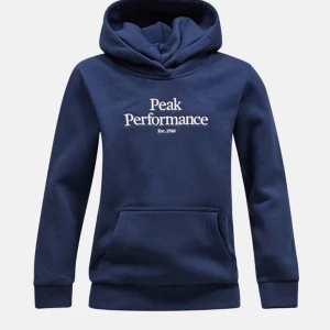 Peak Performance hoodie - En jätte fin hoodie som säljs för den inte längre används. Köpt för ett tag sen för ungerfär 950 men säljer för 750 men priset går att diskutera. Används få tal gånger och sitter som en S