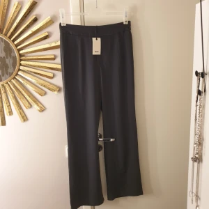 Byxor  - Byxor från Bikbok, nya med lappen kvar.