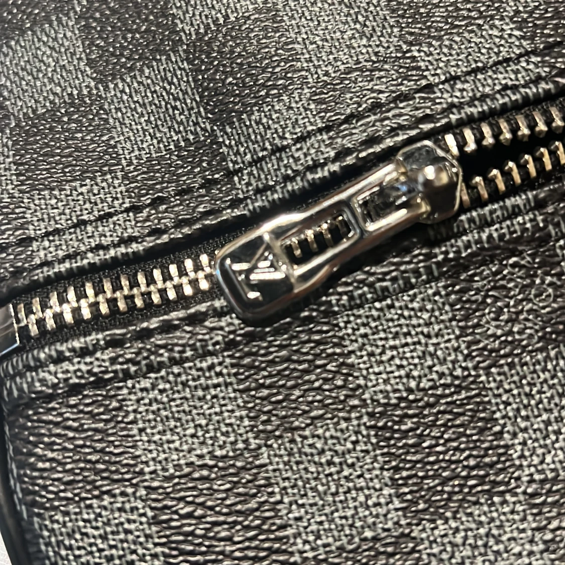 Louis Vuitton  väska  - 90