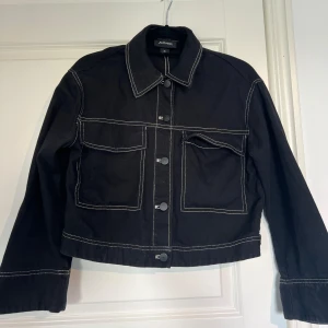 Jeansjacka - Jeansjacka från Monki, fint skick, frakt tillkommer 