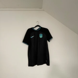 BRASILIEN CONCEPT JERSEY  - Tjena, säljer denna feta Brasilien concept tröjan. Hör av er för mer frågor🇧🇷