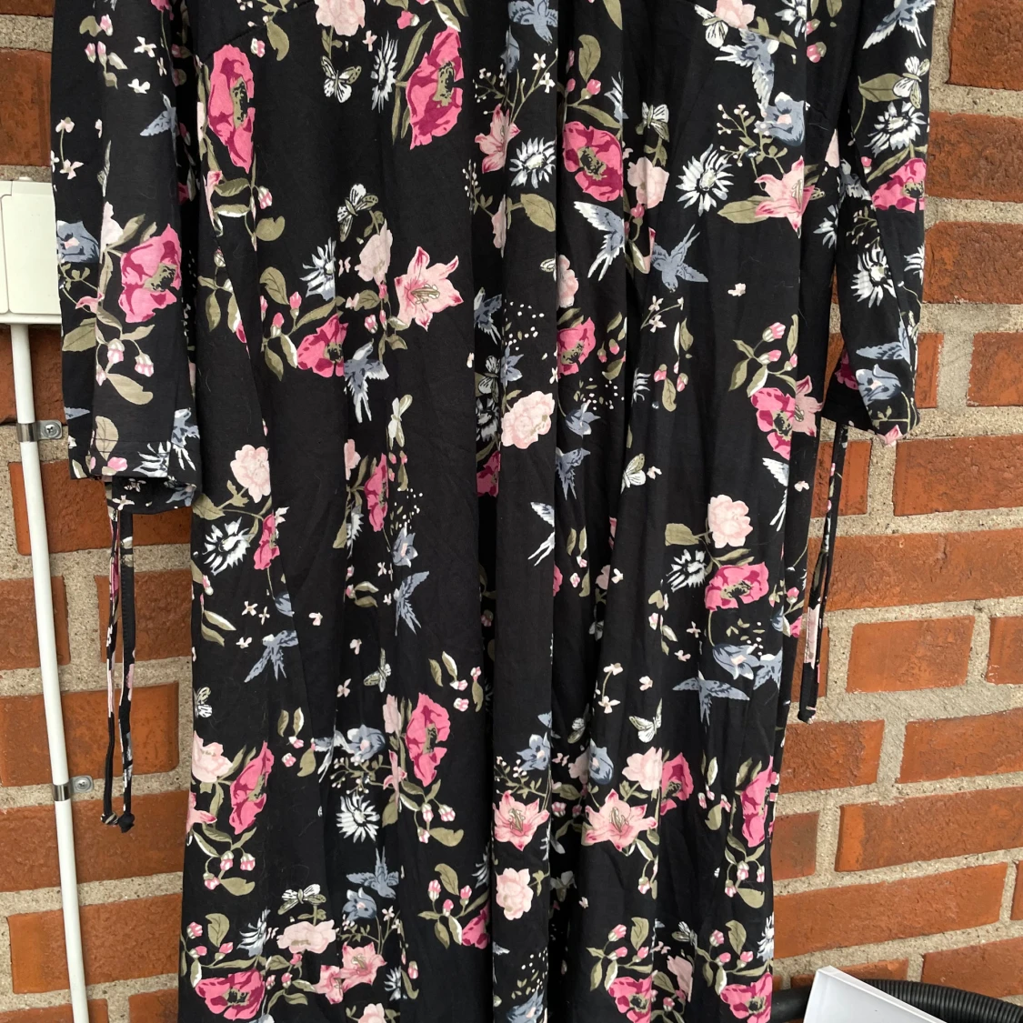 Vacker klänning med blommönster. Cellbes. Strl 46/48 - 91