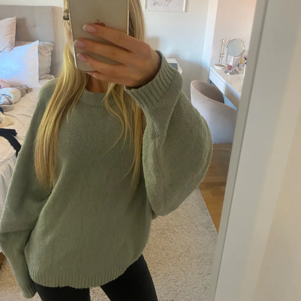 Finaste tröjan 💘 skriv om du har några funderingar eller är intresserad av att köpa🫶 säljer billigt då jag måste göra mig av med massa kläder. Neuleet.
