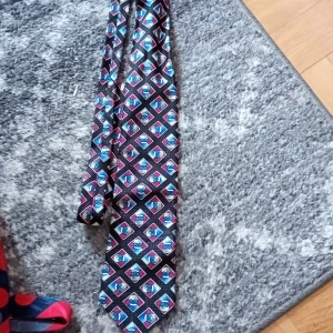 Herr slips mönstrad. - Fin herr slips mönstrad och material Polyester 100 procent.i nyskick.