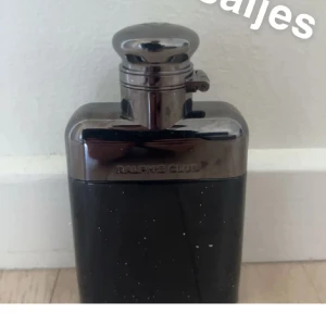 Fresh doft  - Köpte den för 1000kr inte riktigt min typ helt full kan bytas också