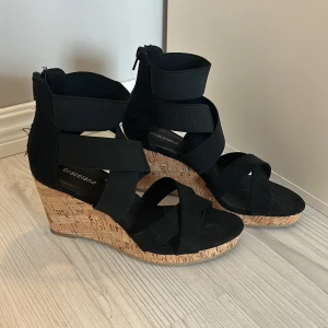 Skor  - Säljer dessa klackskor som bara har blivit använda 1 gång🫶💕Storlek 36, säljer för 50kr💖🫶