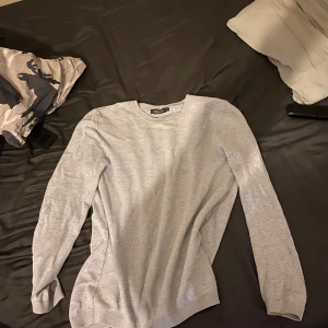 Dressman tröja - Tröjan är ungefär 1,5 år gammal ganska använda storlek large funkar även som en Medium. Priset går att diskuterar