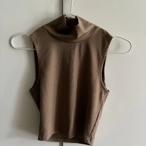 Monki linne med krage - Bra skick, använd några gånger 