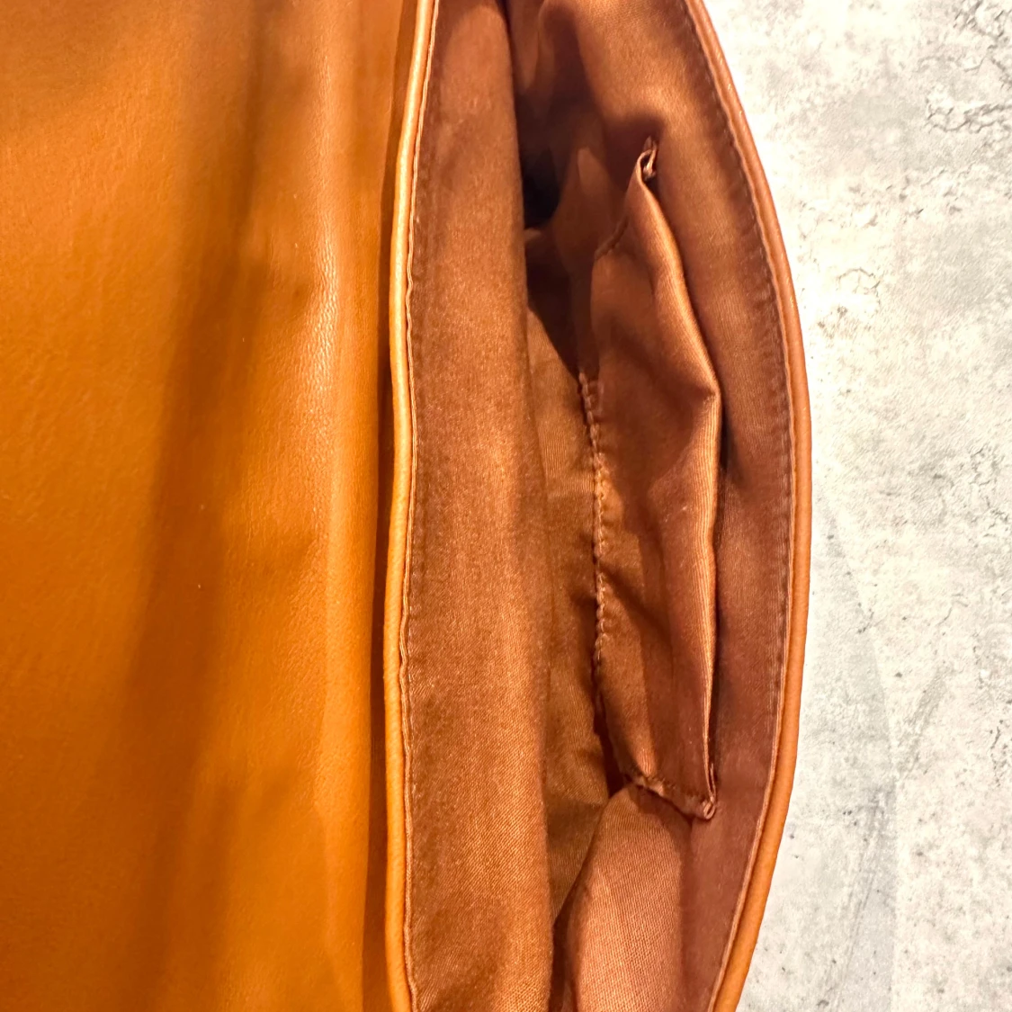 Clutch i konstläder - 93