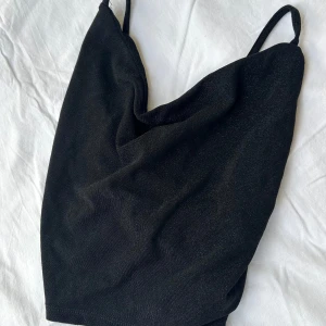 Glittrigt linne bikbok  - Glittrigt linne bikbok, använd vid 1 tillfälle!