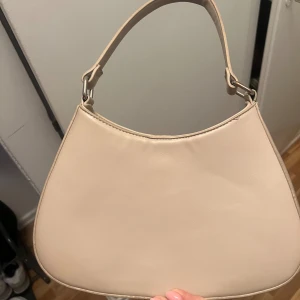 Beige axelväska  - Fint skick, onesize