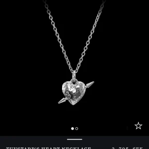 Maria Nilsdotter halsband - Säljer mitt Maria Nilsdotter halsband. Super fint och snygg detalj till outfit. Halsbandet är i bra skick! Kan sicka bilder på hur de ser ut om önskas. Nypris 2700