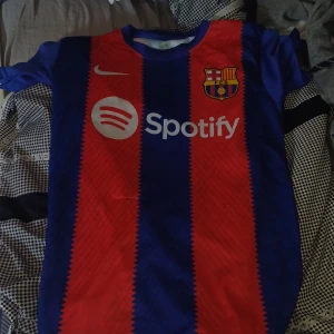 Köpte för 500kr säljer för 250kr -  den är helt ren och i ny skick