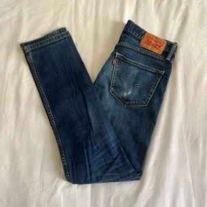 Levis jeans 511 31/32 - Levi’s jeans 511 i färgen blå. Storlek 31/32. Fint skick, nypris 1099, köp för endast 349kr. 