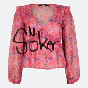 Blus bikbok  - Hejj!! Söker denna blusen från BikBok i stl xs/s🙏🏼🙏🏼  