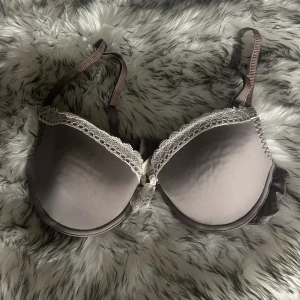 Bh - Bh i bra skick i grå/brun färg