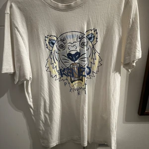 Kenzo T-shirt  - Mycket bra skick. Använ 1 gång
