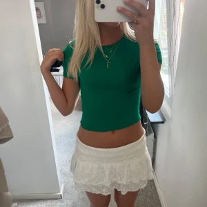 Grön t-shirt💕 - Fin t-shirt, aldrig använd🤍liten i strl