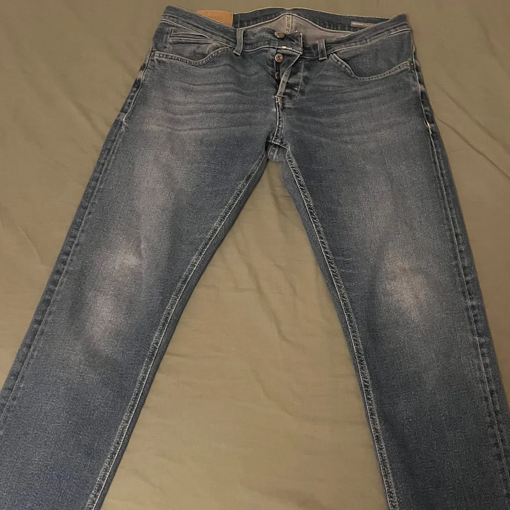 Hej, säljer nu mina dondup jeans då jag växt ut de och de inte används. Använda ett fåtal gånger. Skick=10/10. Priset går att diskutera.. Jeans & Byxor.